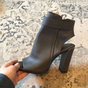 Vince heels